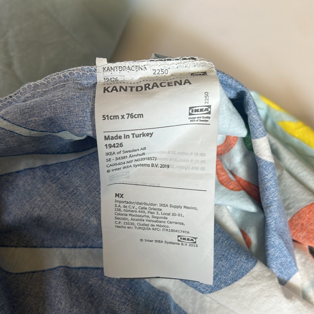 IKEA Queen Duvet Cover + 2 standard pillow cases - Picture 2 of 3